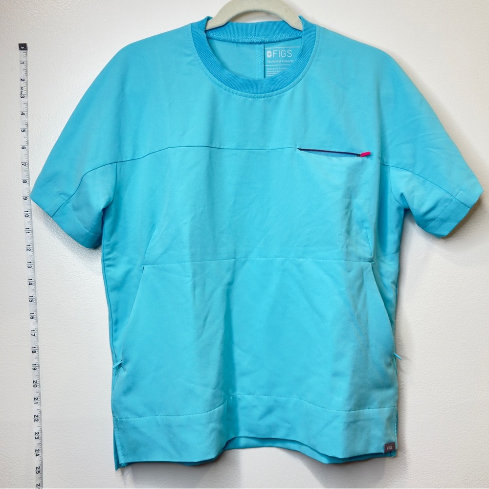 Nwt figs scrub Neon Blue Lismore Crew Neck Scrub Top Size XS -